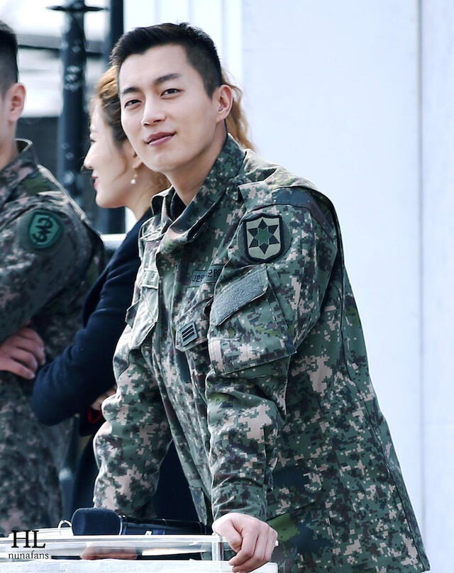 El líder de Highlight, Yoon Doo Joon, ha completado su servicio militar el 10 de abril del 2020.