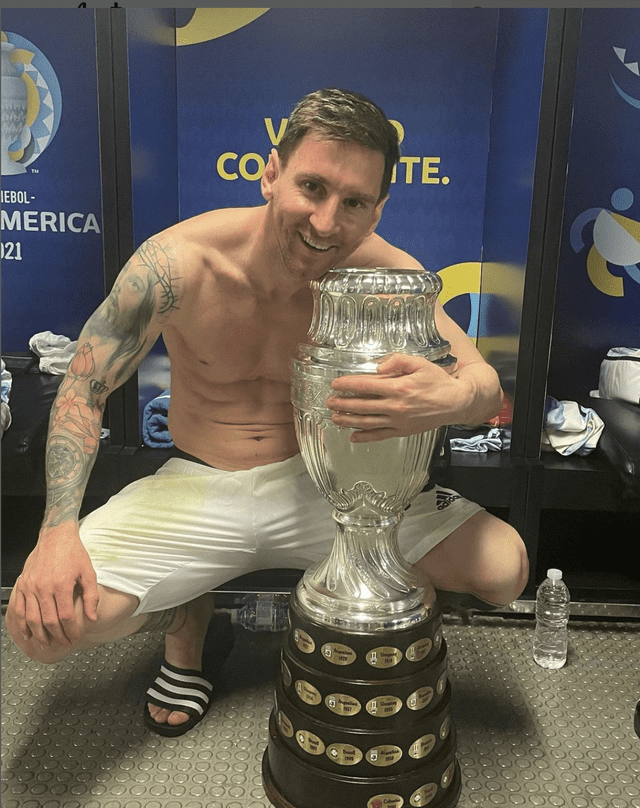 El trofeo que siempre ansió, uno con el seleccionado argentino. Messi ganó la Copa América 2021. Foto: Instagram del jugador.