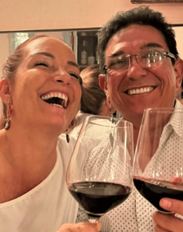  Marisol Aguirre y su pareja Carlos Enrique en una romántica cena. Foto: Instagram/Marisol Aguirre   