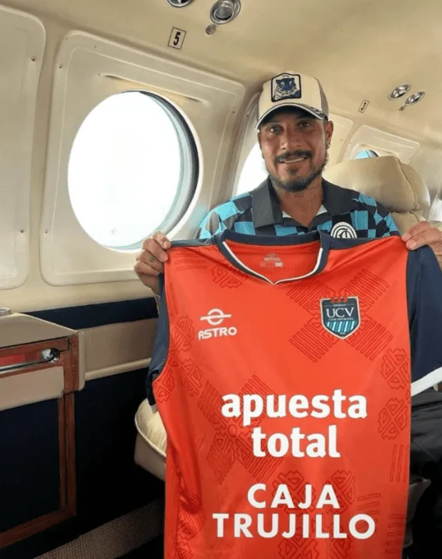  Paolo Guerrero viajó a Trujillo para unirse a los entrenamientos del club UCV. Foto: UCV   