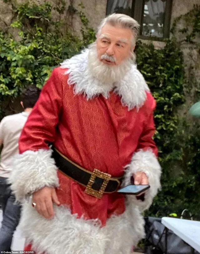 Alec Baldwin quiere suavizar su imagen haciendo de Papa Noel. Foto: Daily Mail.