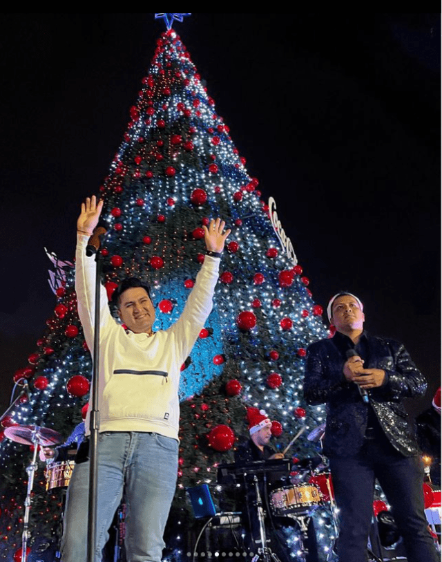 Deyvis Orosco, encendió álbol y ofreció concierto.