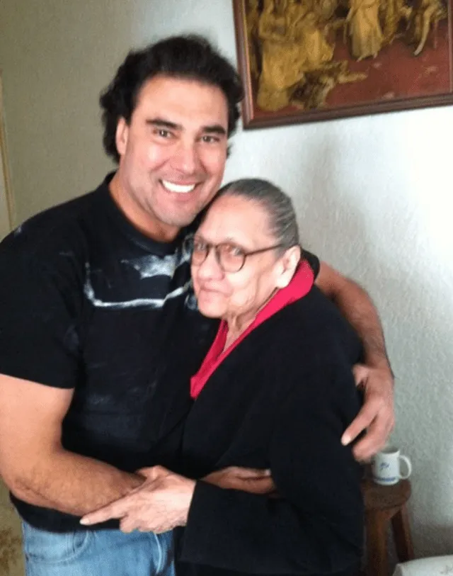 Eduardo Yáñez  estuvo enamorado de su madre