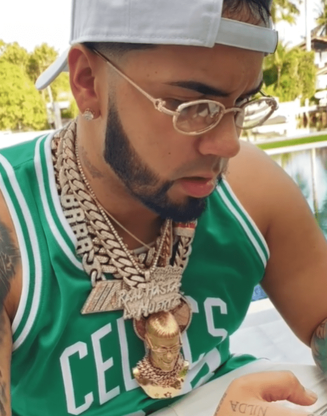 Anuel AA arremete a quienes se burlan del coronavirus.