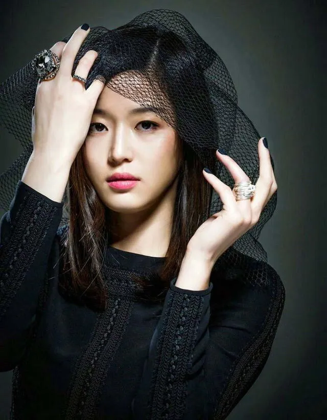 Jeon Ji Hyun nació el  30 de octubre de 1981.