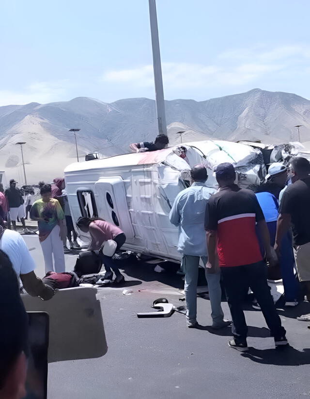 El vehículo destrozado tras el accidente en el óvalo de Tortugas, Casma. Foto. Accidente tras choque en Casma El vehículo destrozado tras el accidente en el óvalo de Tortugas, Casma. Foto. Accidente tras choque en Casma