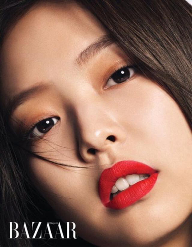 BLACKPINK: Para el photoshoot con Harper's Bazaar, Jennie utilizó un maquillaje natural para destacar su lápiz labial rojo.