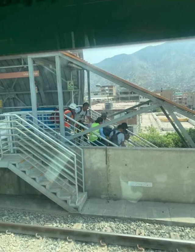 Usuarios de la Línea 1 registraron el accidente a través de redes sociales. Foto: difusión   