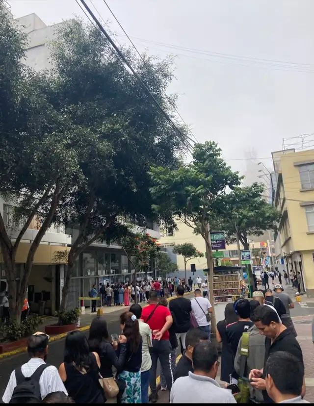 Largas colas para tramitar el DNI. Foto: Melissa Landa   