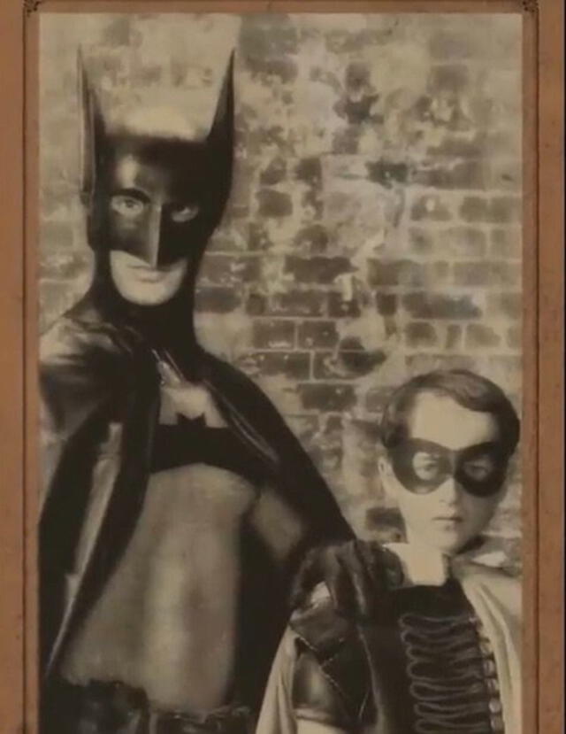 Imagen de Batman y Robin del libro “An Unauthorized Detailed Account of Gotham: 1919-1939″. Foto: The Batfeed.