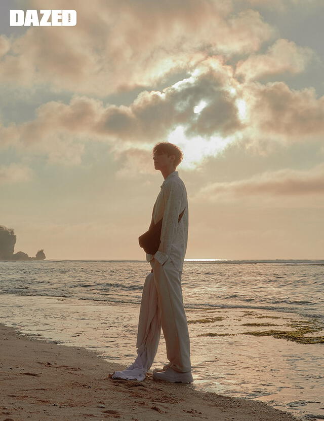 El actor coreano aparece fotografiado en las playas de Bali.