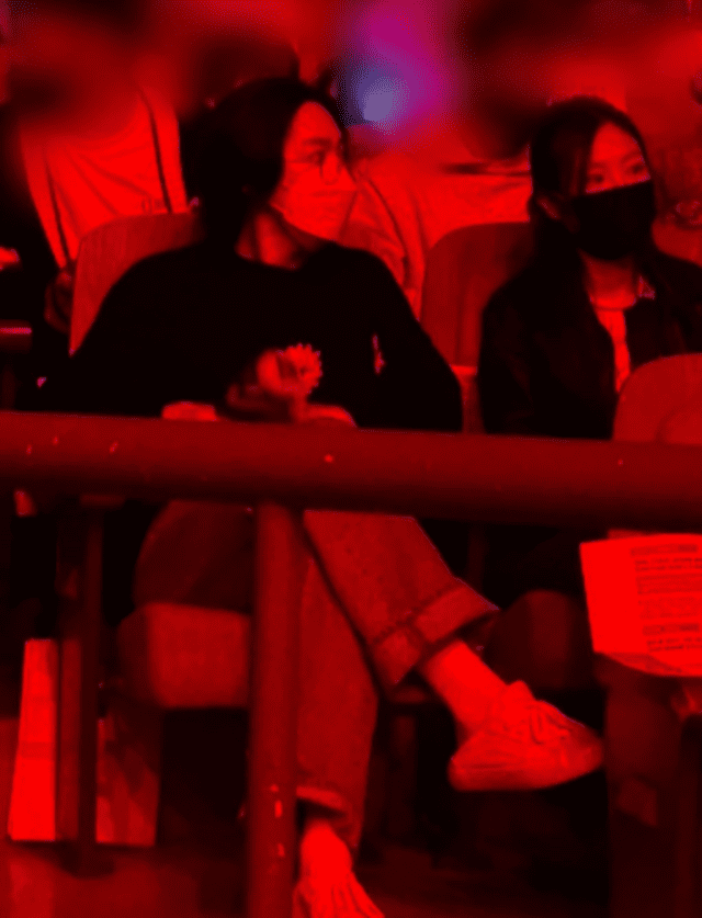 Jennie, Jinwoo y Jeongyeon en el concierto de Mino de WINNER. Foto: via BPINKLATINO