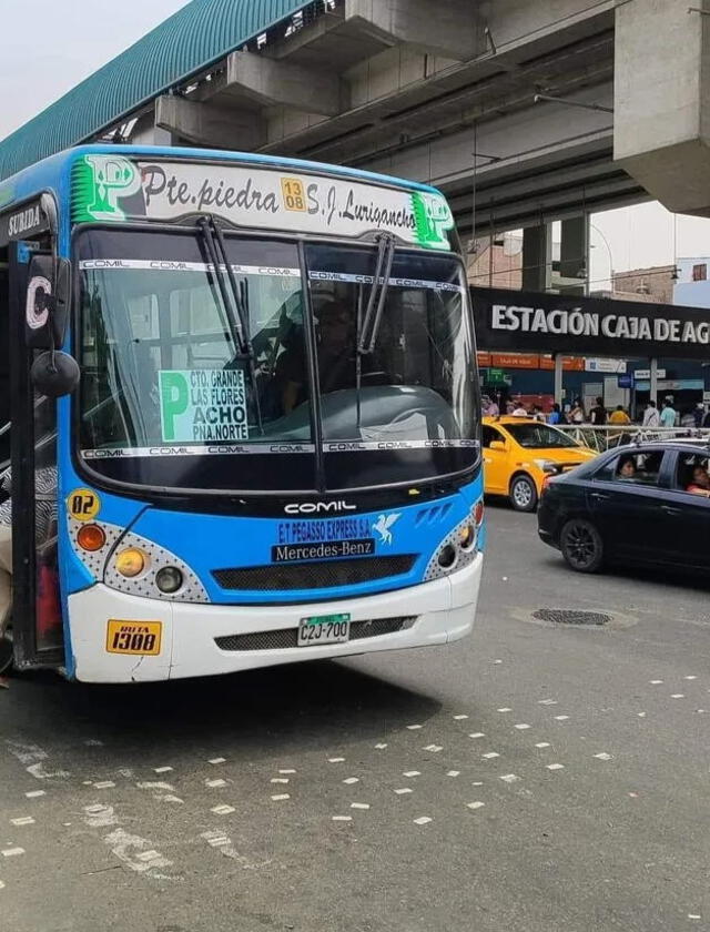 El nuevo bus transita por la av. Próceres de la Independencia. Foto: La República   
