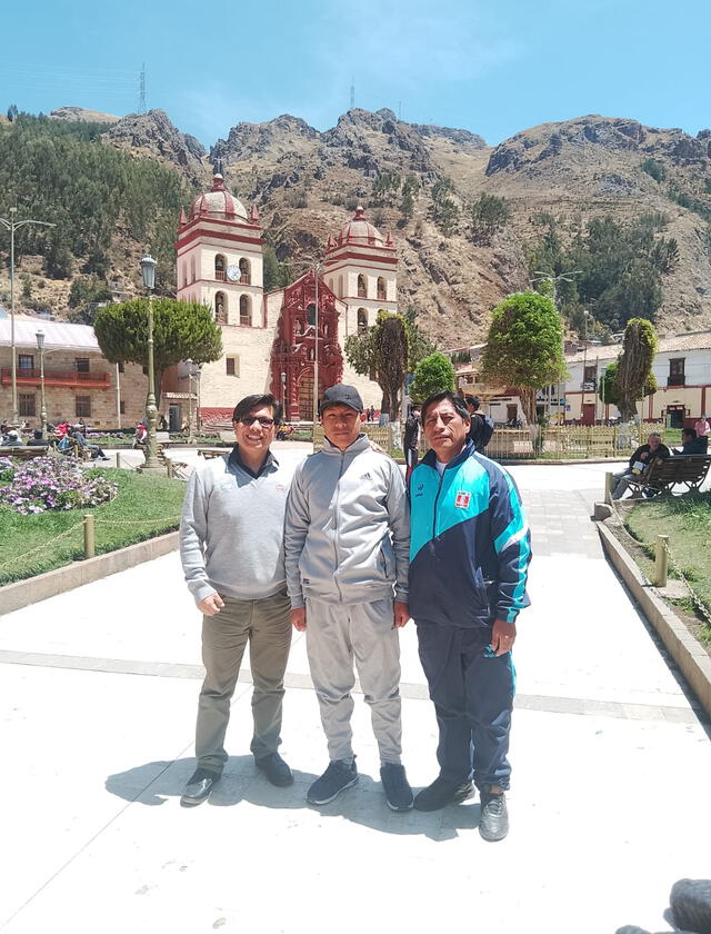  Joseph Ticllasuca Aclari en la plaza de armas de Huancavelica. Foto: ADUNI-César Huaraz<br><br>    