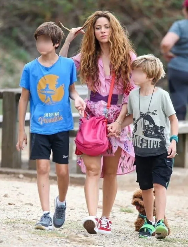 Shakira y sus hijos Sasha y Milan. Foto: El Confidencial   