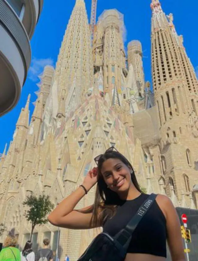 Camila Castellán visitó la Basílica de la Sagrada Familia. Foto: Instagram/camicastellan.