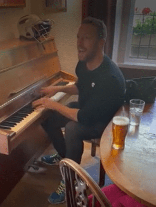 Chris Martin dedicó clásico tema de Coldplay a una pareja