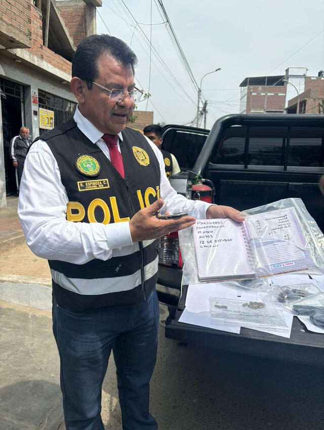  Los detenidos son tres ciudadanos, dos venezolanos y un peruano, acusados de exigir S/30 diarios a choferes en rutas de Los Olivos y San Martín de Porres. Foto: Rosario Rojas /LR    