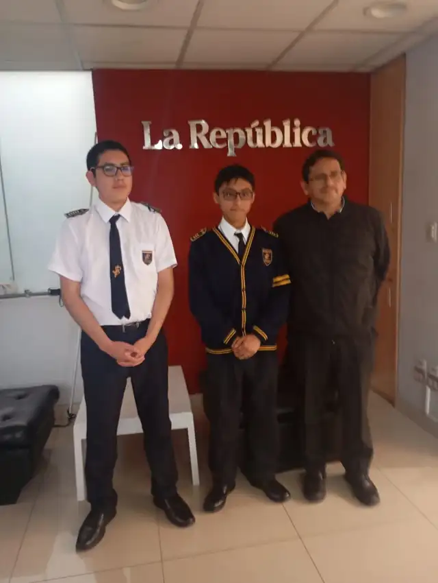 Estudiantes agradecieron a sus profesores y a sus institución educativa. Estudiantes agradecieron a sus profesores y a sus institución educativa.