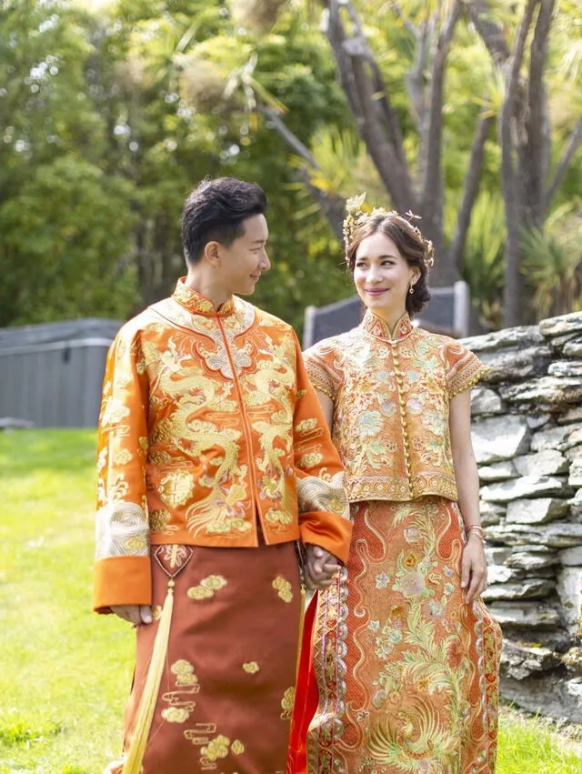 Hangeng y Celina Jade subieron con los trajes tradicionales de China que usaron en un momento especial de su boda.