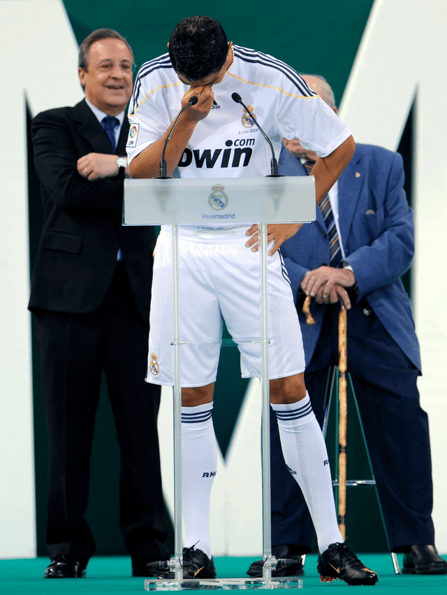 Cristiano Ronaldo en su presentación en el Santiago Bernabéu.