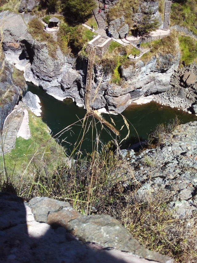 Las autoridades investigarán el motivo del desprendimiento del emblemático puente. Foto: Mincul   