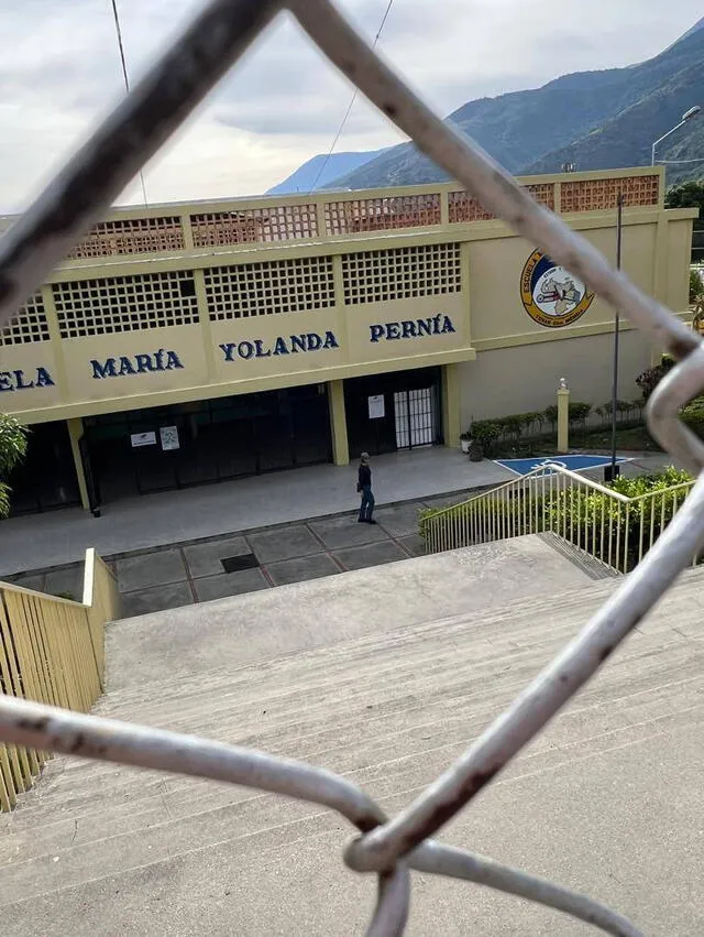 la escuela maría yolanda pernia en Tovar presentó poca afluencia en las votaciones en venezuela. foto: x la escuela maría yolanda pernia en Tovar presentó poca afluencia en las votaciones en venezuela. foto: x