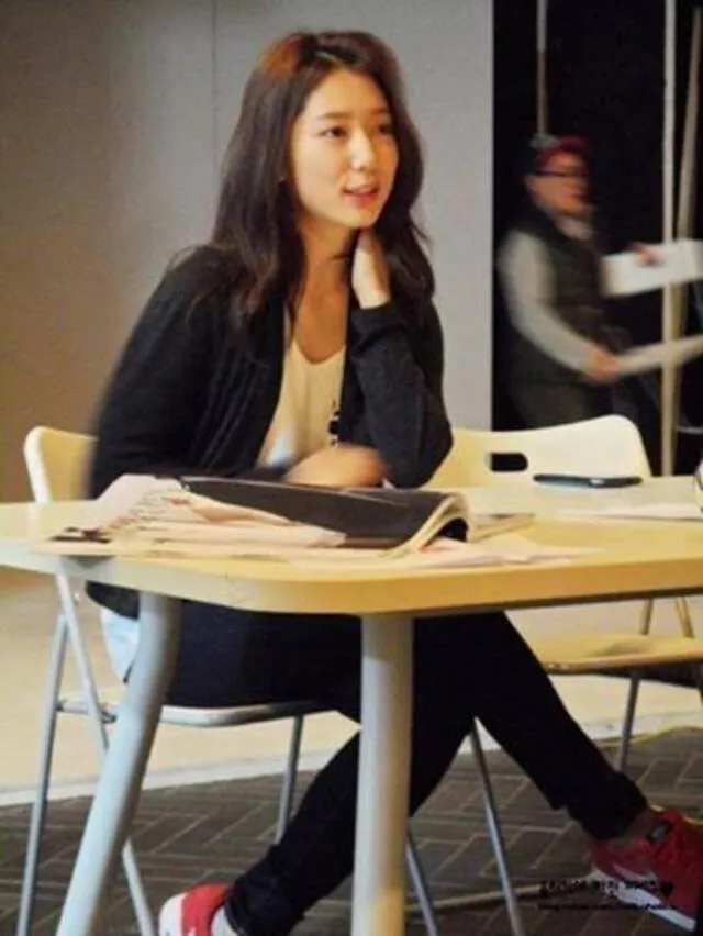Park Shin Hye compartía tiempo entre la universidad y su trabajo. Foto: vía Naver