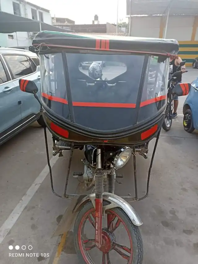 Encuentran moto robada en vivienda de Castilla. Foto: PNP Encuentran moto robada en vivienda de Castilla. Foto: PNP