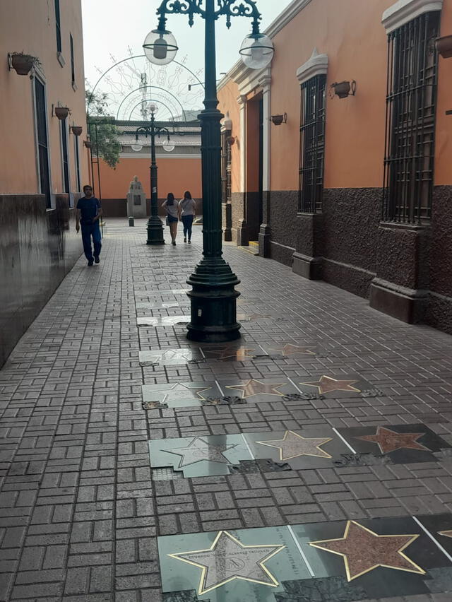 En la plaza de los Libertadores, cerca a este atractivo turístico, se encuentra una estatua que rinde homenaje a Simón Bolívar. Foto: La República   