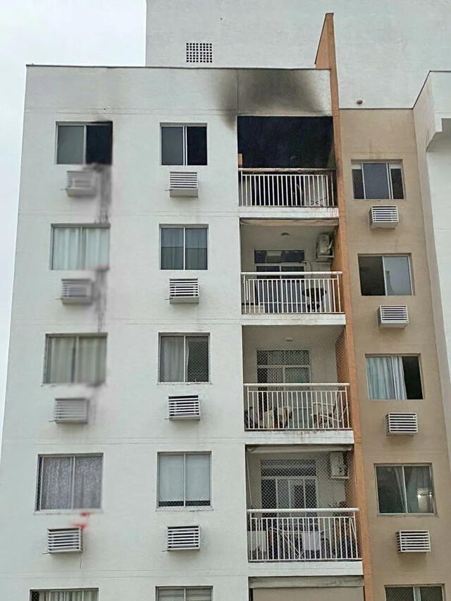 Sangre goteó por la fachada del edificio de Hugo Sérgio Pereira. Foto: OGlobo   