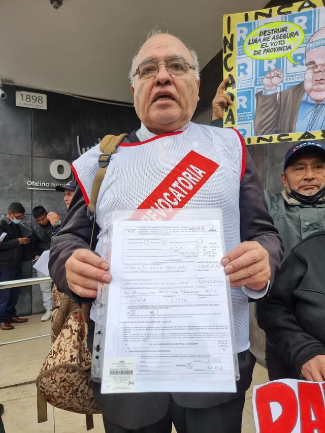 Ciro Silva, promotor de esta iniciativa alega que López Aliaga incumplió promesas electorales. Foto: Kevinn García / URPI-LR   