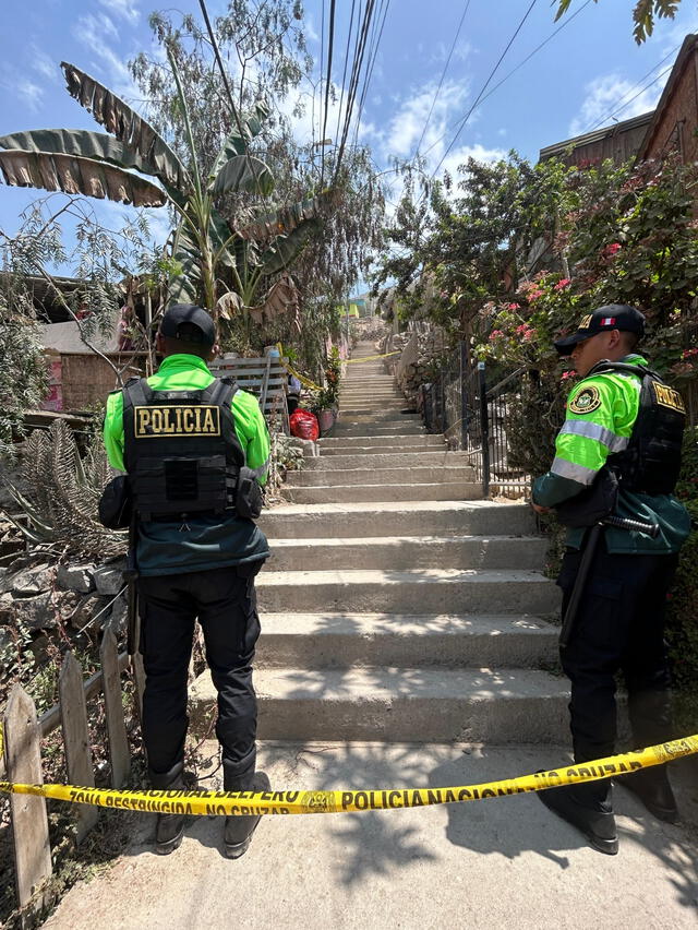 Escena del crimen se encuentra cercada y con fuerte presencia policial. Foto: Dayana Huerta/La República    