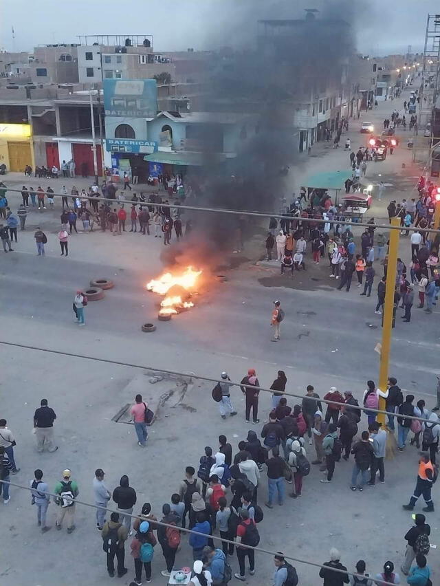 bloquean carretera de Panamericana Norte.