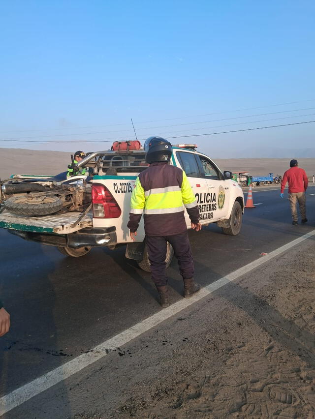 Autoridades trasladan el vehículo menor conducido por la víctima. Foto: Cortesía Autoridades trasladan el vehículo menor conducido por la víctima. Foto: Cortesía