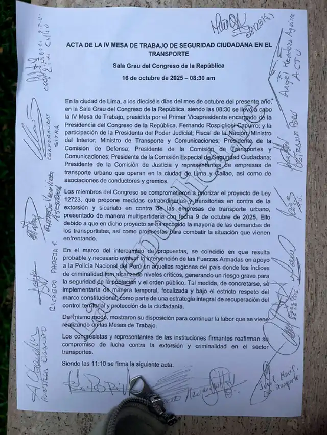 Acta firmada por los transportistas. Foto: Difusión   