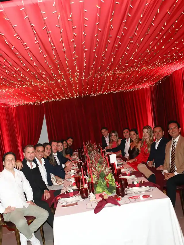 Brunella Horna y sus amigos. Foto: Instagram   