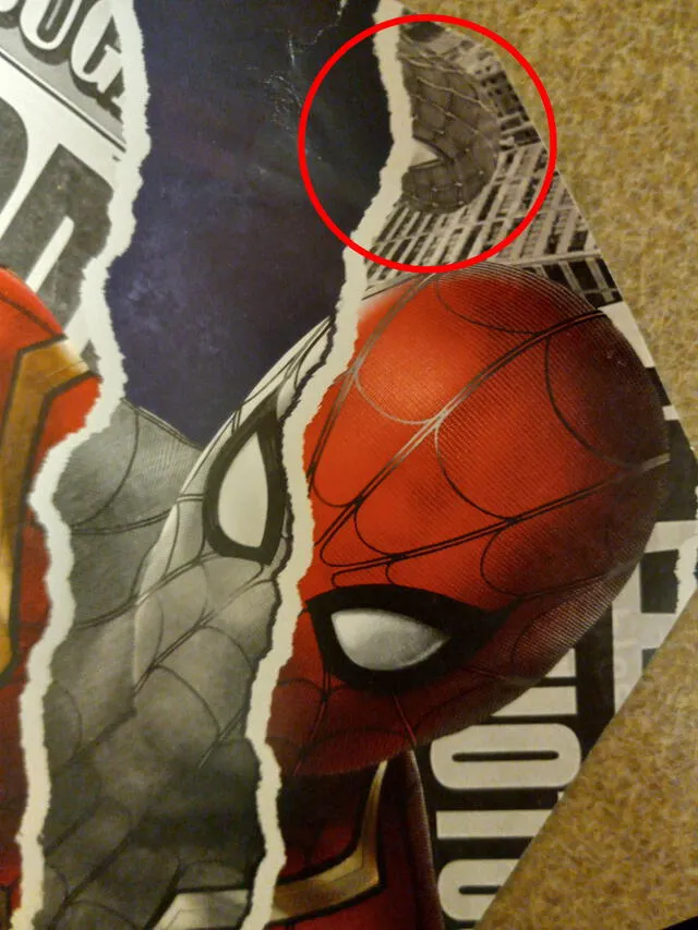 Detalle del Spiderman de Tobey Maguire en la caja. Foto: Twitter/@Dominic_kravitz