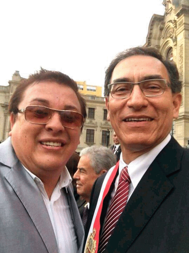 Martín Vizcarra con "Richard Swing" el día de su juramentación como presidente.