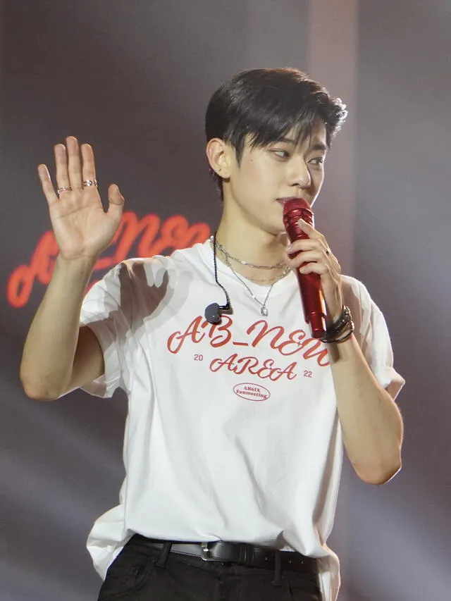 Kim Donghyun de AB6IX durante fanmeeting en Seúl. Foto: vía fansite