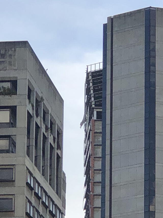 Rascacielos abandonado se dobló por terremoto en Venezuela [FOTOS]