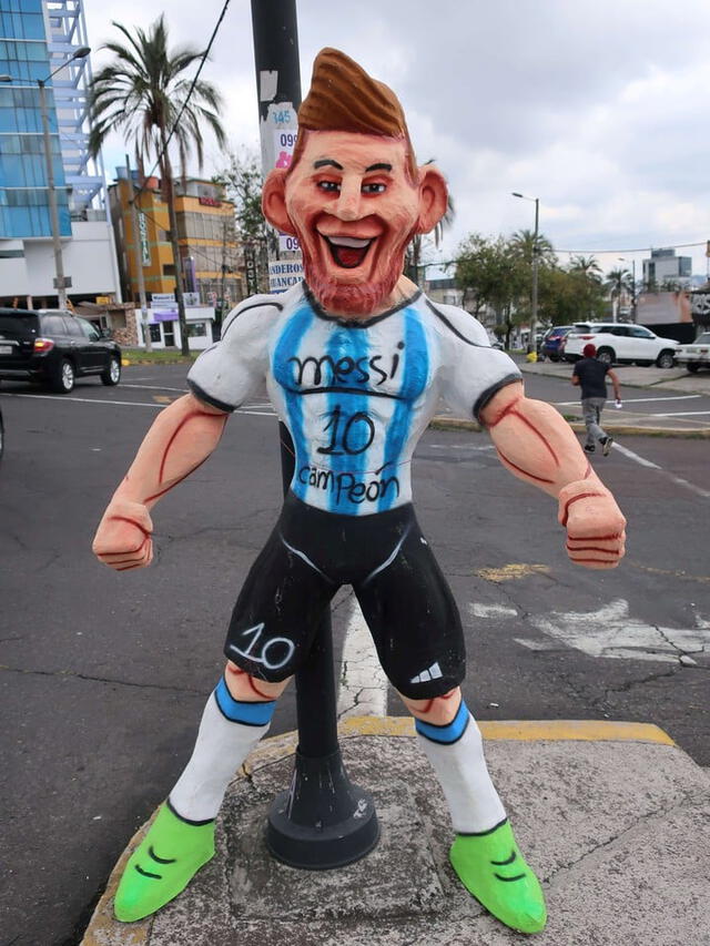Monigote (muñeco) de Lionel Messi es uno de los más buscados en Ecuador, aunque también de los más ausentes. Foto: EFE