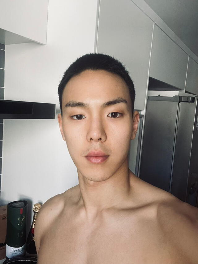 Shownu estrena cambio de look para su etapa en la milicia. Foto: fancafé vía Twitter