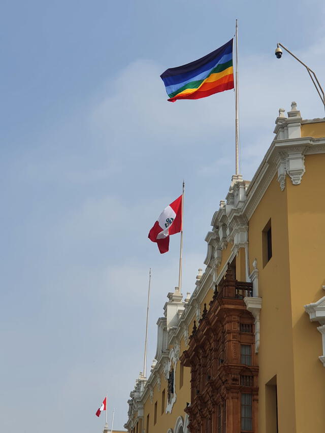 Bandera en la Municipalidad de Lima. Foto: URPI-LR