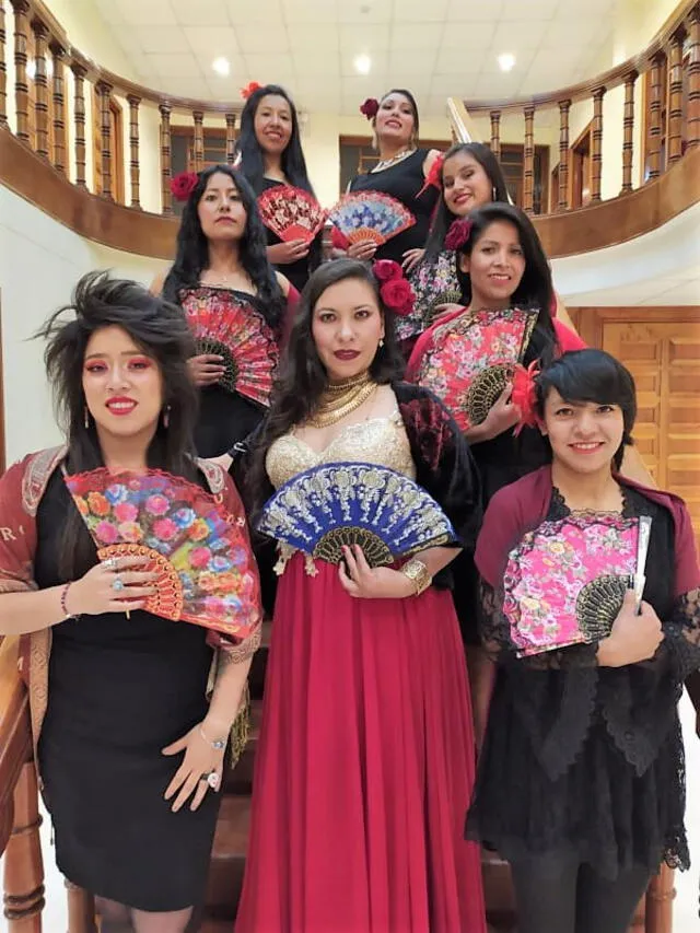 Gladis Huamán y alumnas que ofrecerán un concierto de canto lírico el martes 26 de noviembre en el Cusco.