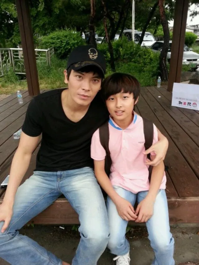 Kim Sung Ho y Yoon Chan Young. Filmación de When a man loves. Foto: vía Soop Company en Naver