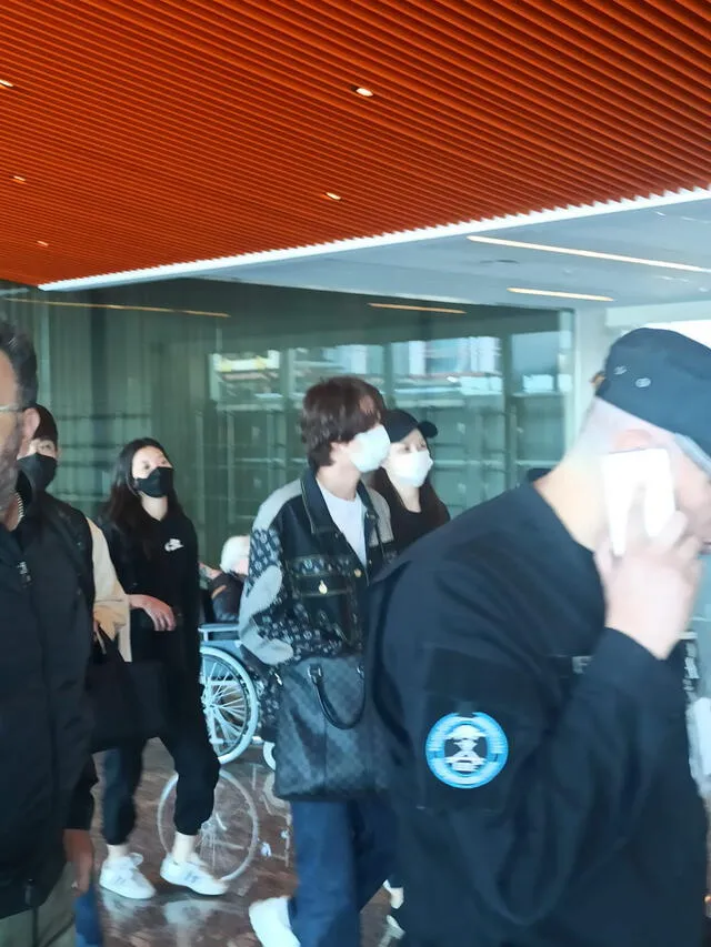 Jin en aeropuerto de Argentina.