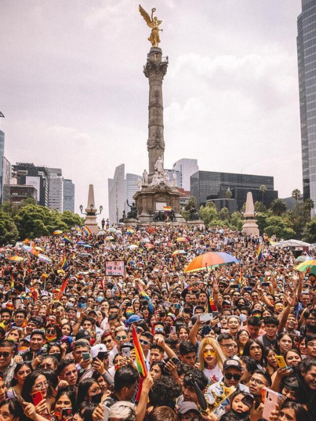 Danna Paola alboroto a sus fans en la Marcha del Orgullo LGBT. Foto: composición LR/ captura de Instagram