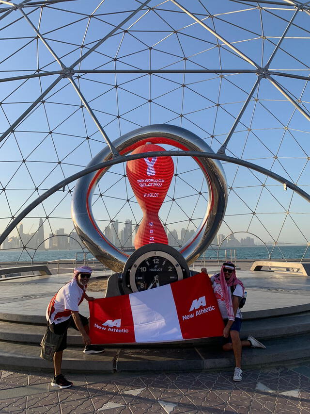 Marco Romero llegó a Qatar y recorre las calles alentando a la selección: “Un pueblo unido”