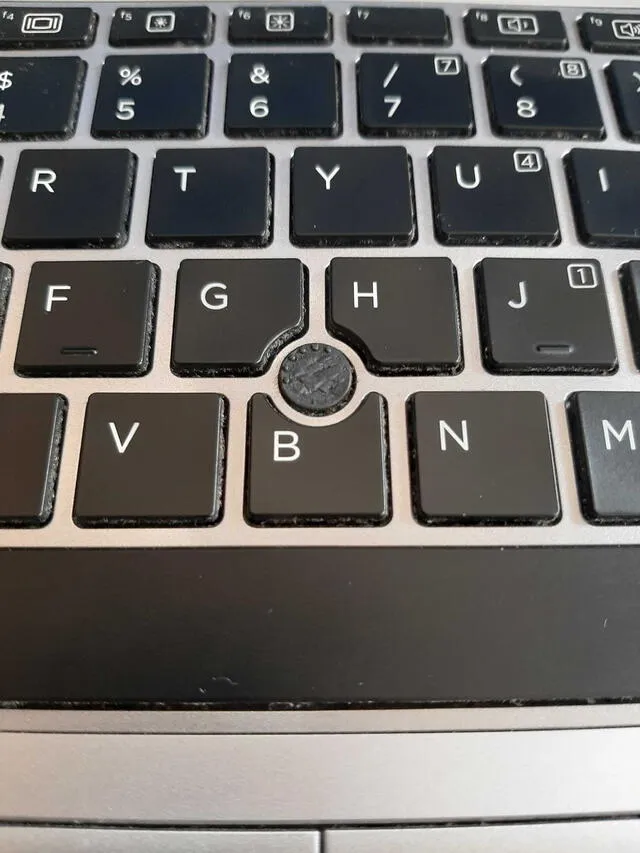 ¿Para qué sirve el relieve que hay en los botones F, J y 5 del teclado?